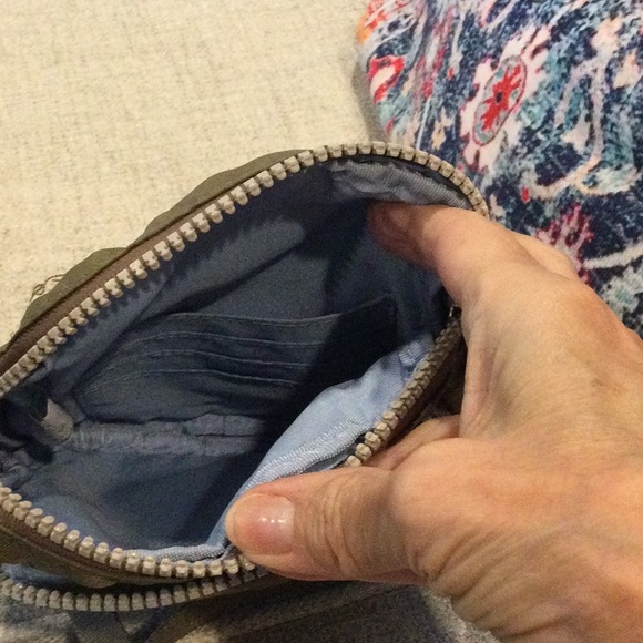 Small Baggallini cross body/shoulder bag - Picture 5 of 5